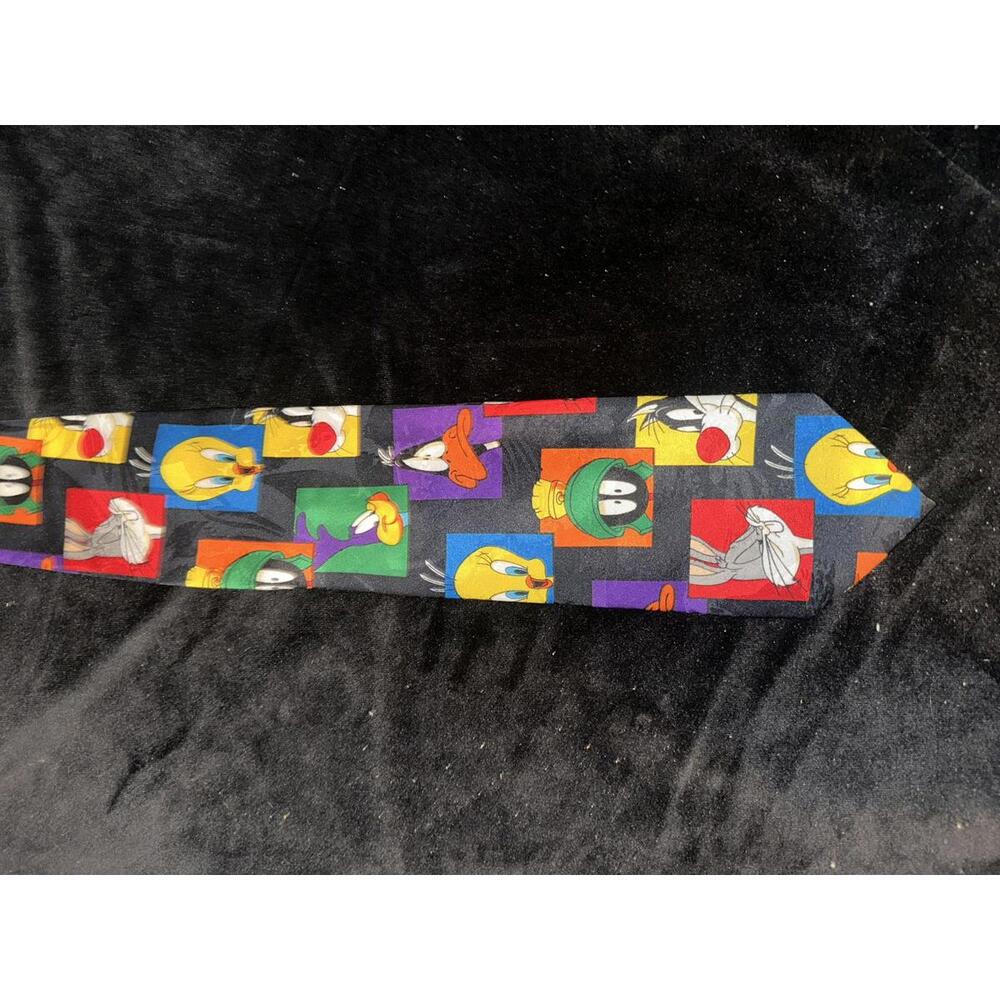 Looney Tunes Characters Tie - Fun Colorful Cartoon